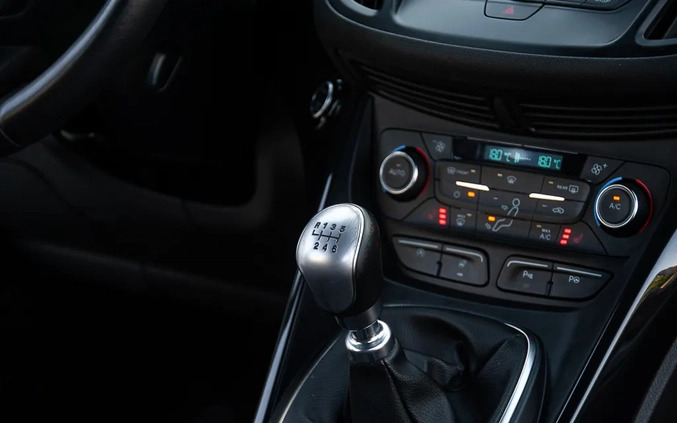 Ford Kuga cena 69990 przebieg: 93000, rok produkcji 2018 z Nowe Warpno małe 631